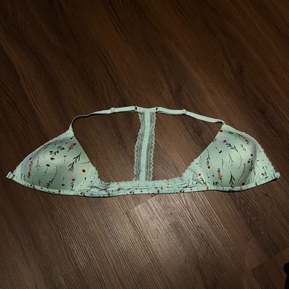 Front Clip Blue Floral Bra - Picture 3 of 5